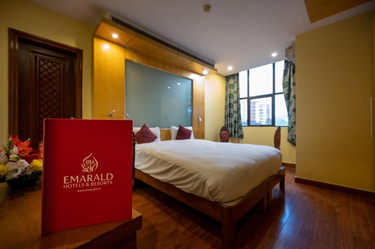 Hotel Emarald, Нью-Делі Екстер'єр фото
